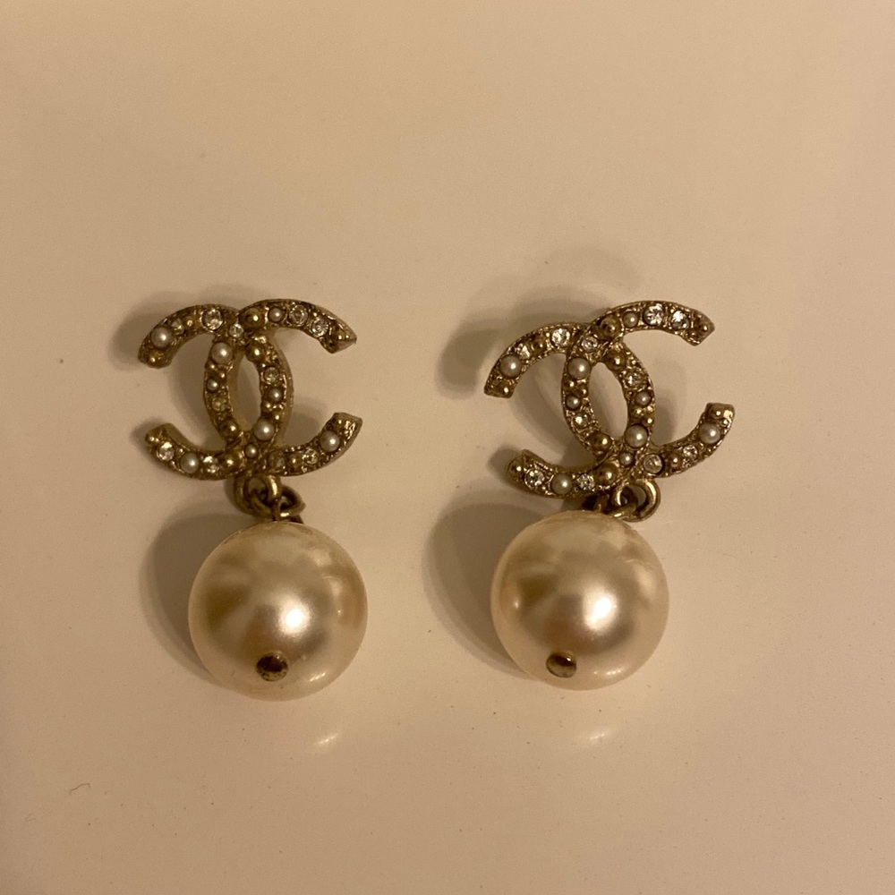 Authentic Chanel dangle pearl pierced earring